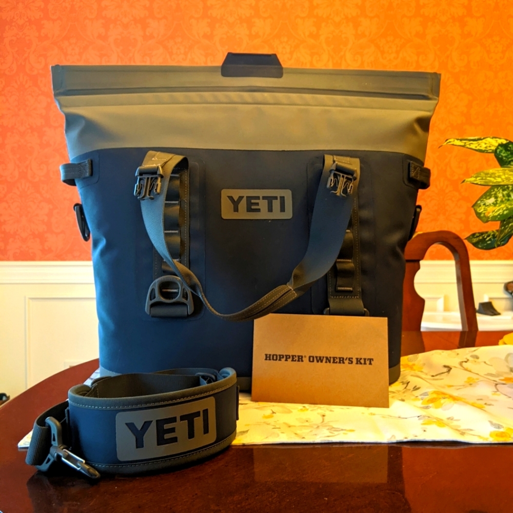 Navy Yeti Hopper m30
